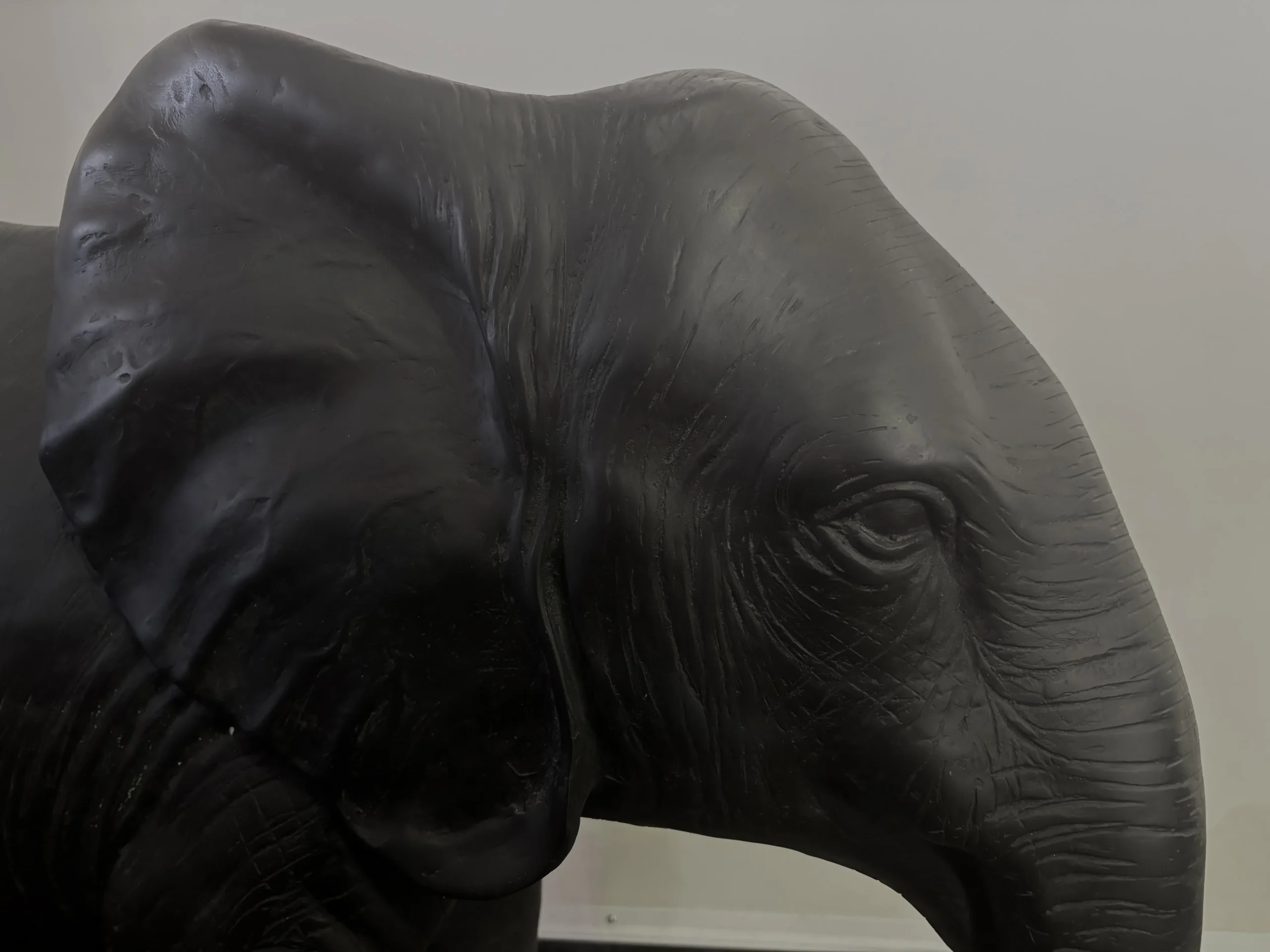 Acción de street marketing que conecta con la audiencia mediante una experiencia de marca creativa y memorable